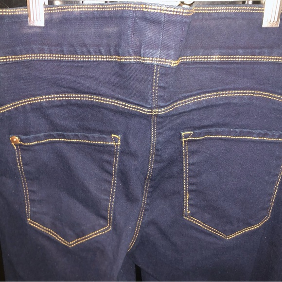 Ladies, high-rise pull on cup denim jeans size small - Picture 3 of 6